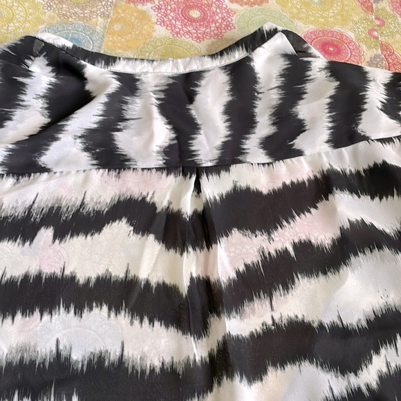 Violet & Claire Zebra Print Bubble Style Top - Picture 5 of 7